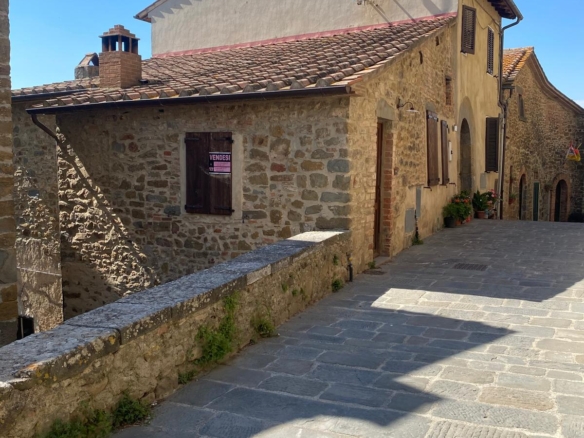 Casa singola nel cuore del Borgo medievale di Montorgiali – Scansano (GR)