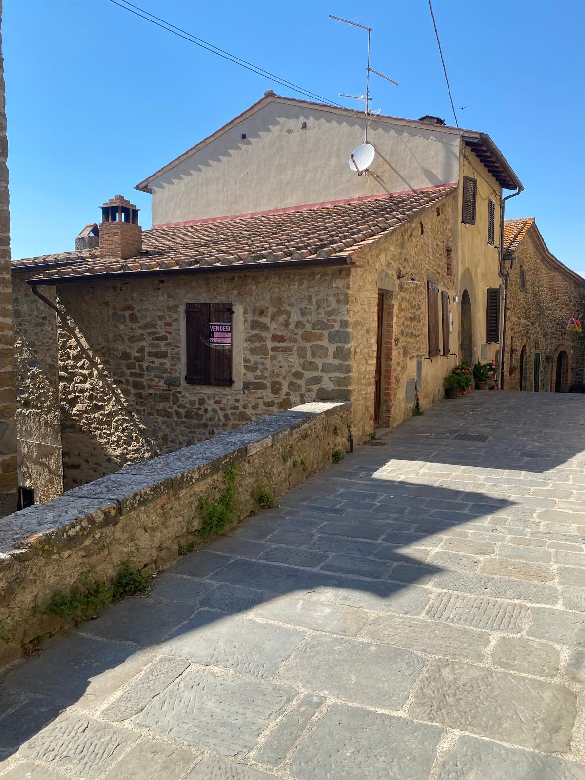 Casa singola nel cuore del Borgo medievale di Montorgiali – Scansano (GR)