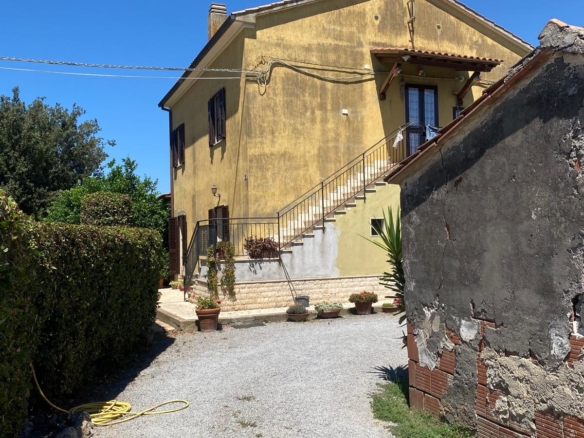 Casale Indipendente con giardino – Località Priorato Alto – Orbetello (GR)