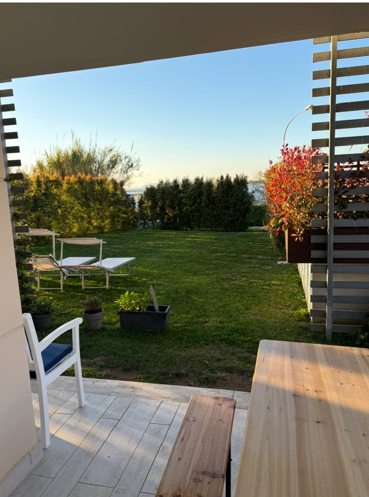 giardino Splendida porzione di villa bifamiliare con vista laguna