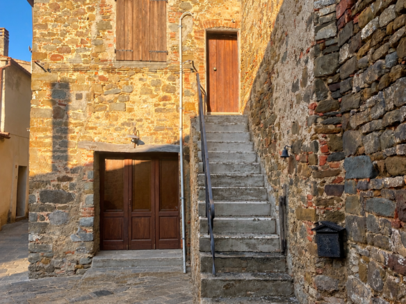 Monolocali Ristrutturati nel Borgo di Montorgiali
